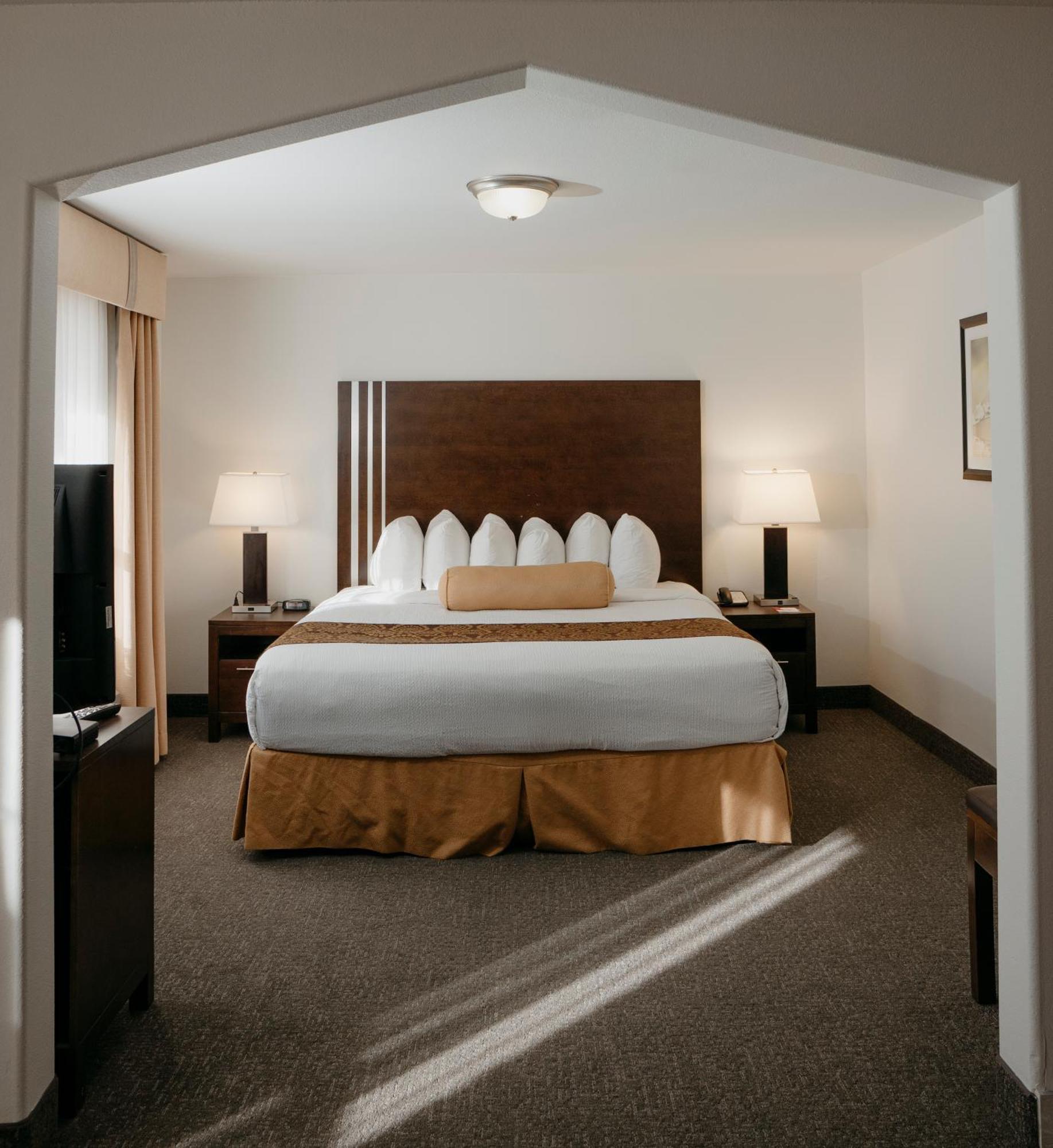 מלון Ramada גולדן מראה חיצוני תמונה